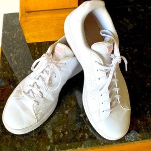 Womens size 10 Adidas court shoe! These are in great shape!!